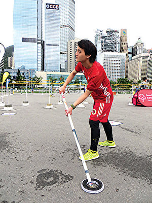 香港特殊奥运会地板曲棍球代表队成员梁志斌。（张小慧／大纪元）