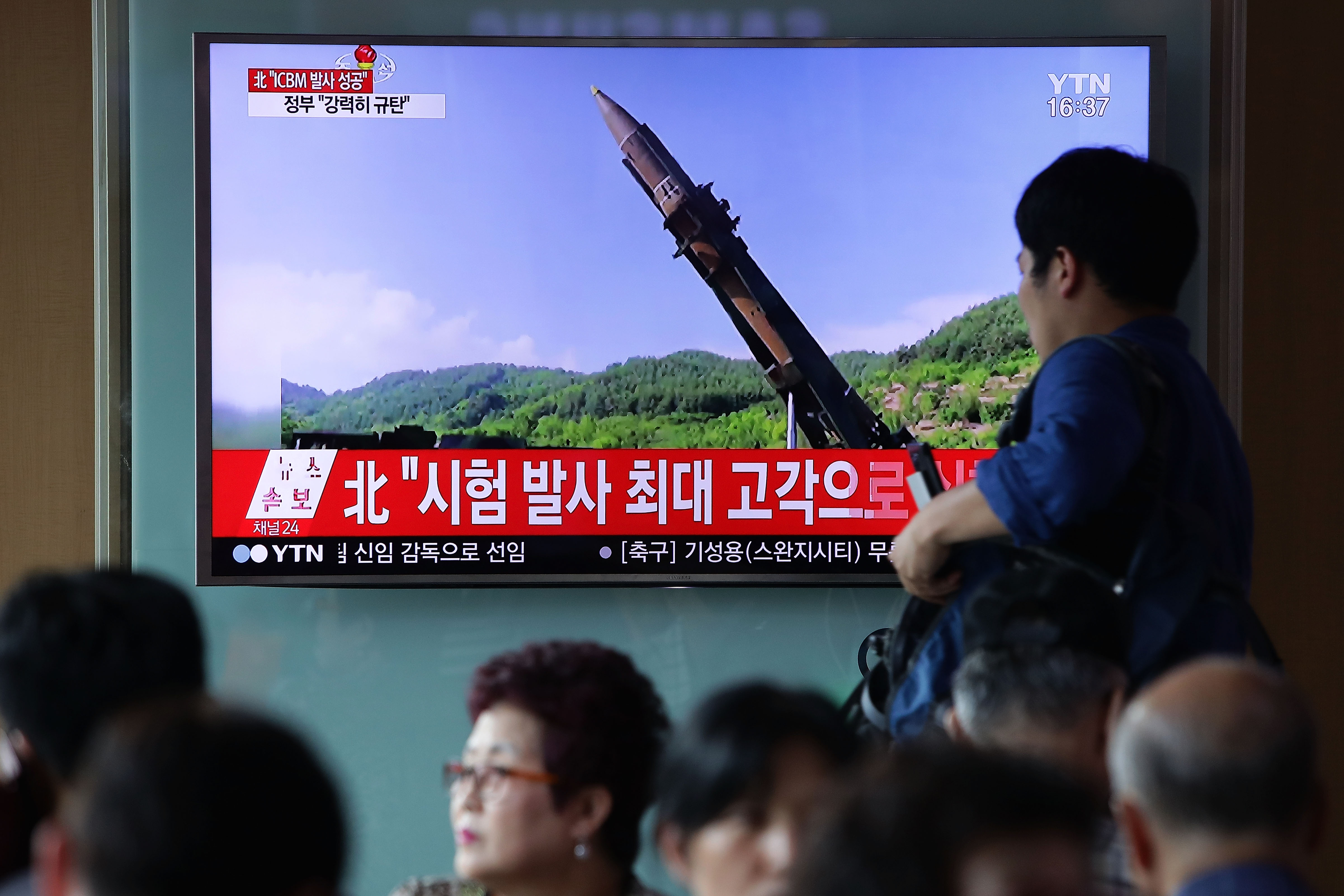 周二(7月4日),朝鲜试射一枚洲际导弹(ICBM)。(Photo by Chung Sung-Jun/Getty Images)