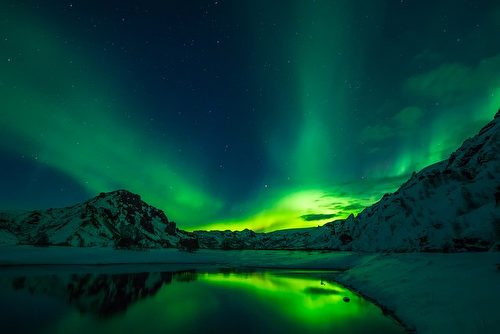 前往北歐冰島探測極光是永生難忘的奇幻美景。(David Mark/CC/Pixabay)