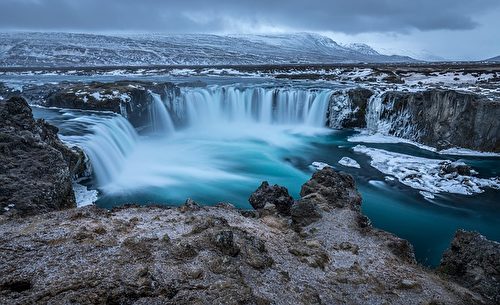 位於冰島中北部的眾神瀑布(Godafoss)，是世間少有的馬蹄形瀑布。(nathan618/CC/Pixabay)