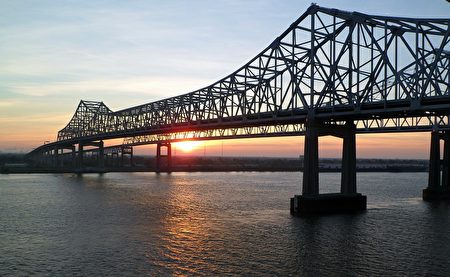 当晚经过北美最长河流——密西西比河（Mississippi River）。（pixabay.com）