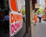 店员拒绝服务警察 邓肯甜甜圈店主道歉