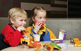专家呼吁禁止快餐附赠儿童玩具