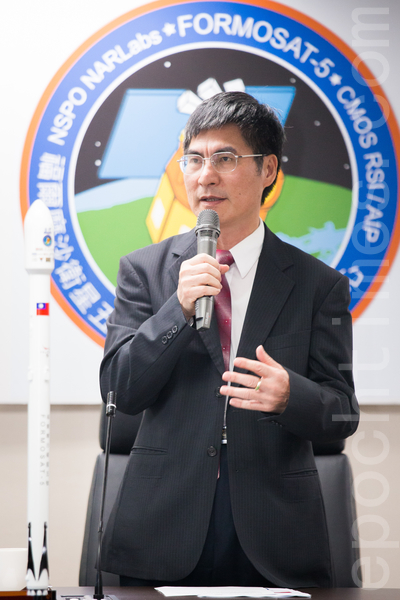 台湾首颗自主研发的高解析度遥测卫星“福尔摩沙卫星5号”，25日2时51分成功于美国加州发射升空，科技部长陈良基表示，希望最晚在一个月内把第一次遥测的卫星影像传回献给大家。（陈柏州／大纪元） 