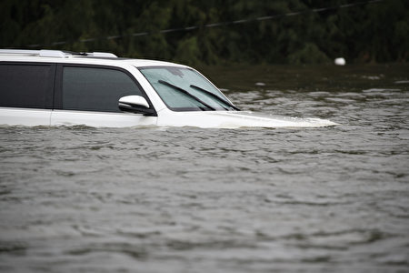 颶風哈維給休斯頓帶來持續豪雨的熱帶風暴，造成嚴重洪災。 (Photo by Joe Raedle/Getty Images)