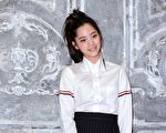 欧阳娜娜拍大陆综艺节目 突扑主持人怀中痛哭