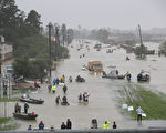 休斯顿全城淹水 民众疯拨911 半日达5万通