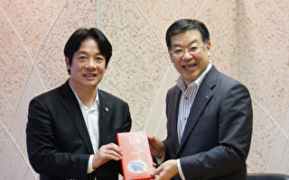 台南市长赖清德（左）访问日本，9日拜会京都府知事
山田启二（右）。（台南市政府提供）