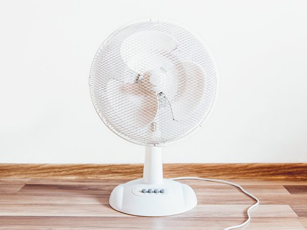 開冷氣的同時若搭配風扇，有更好的空氣循環，並且幫助降溫。(Pixabay)