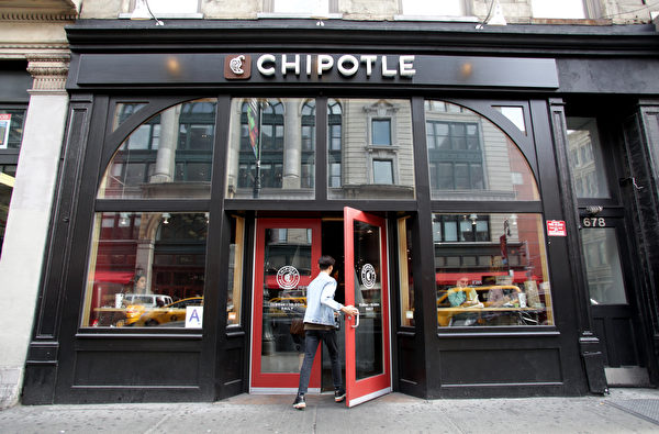 一名食客走入Chipotle餐馆。Chipotle是墨西哥风味连锁快餐店。(Shutterstock)