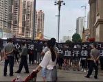 湖北百余商户打横幅维权 警察抓人