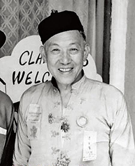 中国商人李月Moon Lim Lee（1903-1986），他在Trinity盖了一间中国寺庙，试图保留中国的传统与文化。（大纪元）