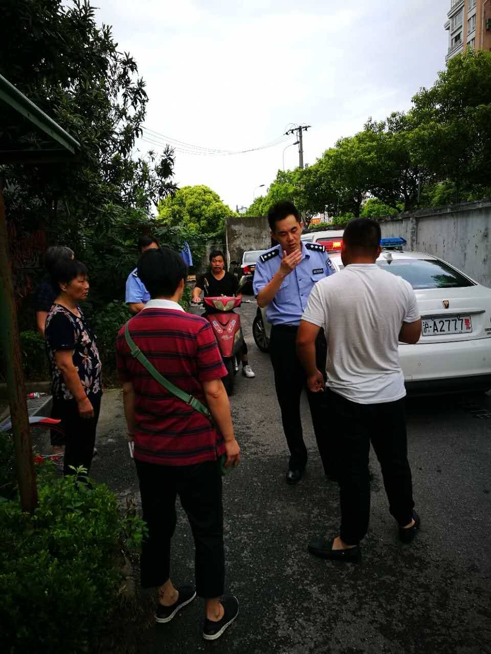 警察到現場處理。(志願者提供)