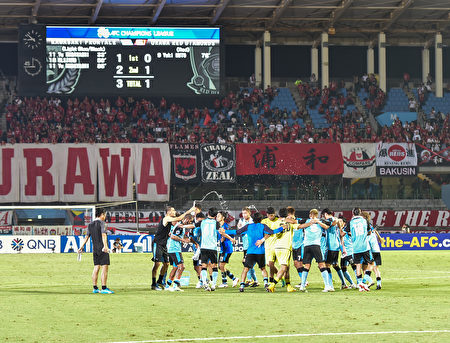 8月23日在日本舉行的一場亞冠4強中，川崎前鋒主場以3-1戰勝浦和紅鑽。（野上浩史／大紀元）