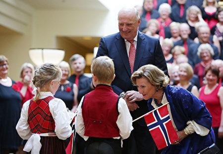 2015年挪威国王和宋雅王后出访澳大利亚。 (Stefan Postles/Getty Images)