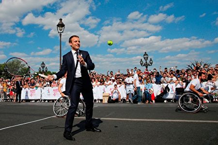 法国总统马克龙身体力行，为巴黎申奥活动出力。（JEAN-PAUL PELISSIER/AFP/Getty Images)