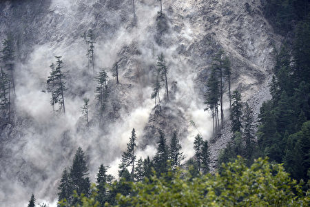 Rocks and dust roll down a hillside, days after an earthquake in Jiuzhaigou, in southwest China's Sichuan province on August 10, 2017. China on August 10 ramped up its response to an earthquake that killed 20 people and injured hundreds, sending supplies and personnel into the mountainous zone as rescuers fanned out to search for more victims. / AFP PHOTO / STR / China OUT (Photo credit should read STR/AFP/Getty Images)