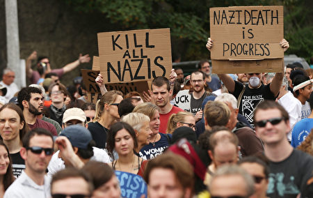 BOSTON, MA - AUGUST 19: Thousands of protesters prepare to march in Boston against a planned 'Free Speech Rally' just one week after the violent 'Unite the Right' rally in Virginia left one woman dead and dozens more injured on August 19, 2017 in Boston, United States. Although the rally organizers stress that they are not associated with any alt-right or white supremacist groups, the city of Boston and Police Commissioner William Evans are preparing for possible confrontations at the afternoon rally. (Photo by Spencer Platt/Getty Images)