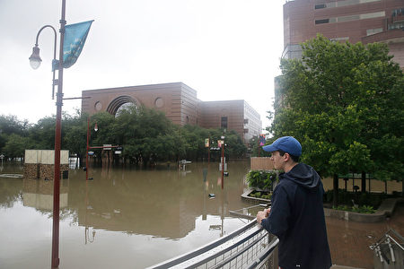 8月27日，休斯頓洪水災情嚴重。 (THOMAS B. SHEA/AFP/Getty Images)