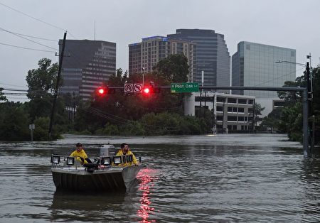 8月27日，休斯頓洪水災情嚴重。 (MARK RALSTON/AFP/Getty Images)