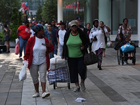 Evacuees arrive at the Convention Center which is housing people from flooded homes after Hurricane Harvey caused heavy flooding in Houston, Texas on August 29, 2017. Harvey has set what forecasters believe is a new rainfall record for the continental US, officials said Tuesday. Harvey, swirling for the past few days off Texas and Louisiana has dumped more than 49 inches (124.5 centimeters) of rain on the region. / AFP PHOTO / MARK RALSTON (Photo credit should read MARK RALSTON/AFP/Getty Images)
