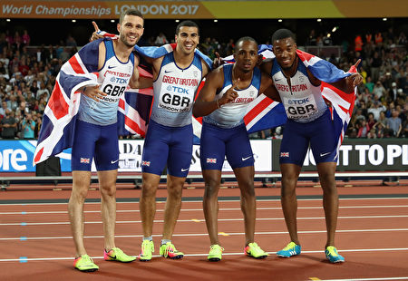 东道主英国队意外击败美国队夺得男子4X100米冠军。 (Alexander Hassenstein/Getty Images)