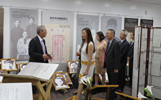 中华民国驻美代表高硕泰暨夫人8月3日下午拜会大洛杉矶台湾会馆。（袁玫／大纪元）