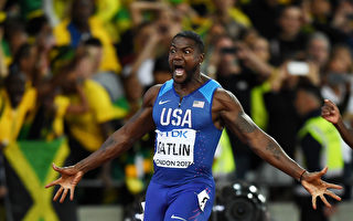 美国选手加特林在伦敦田径世锦赛中获得男子百米冠军。 (Shaun Botterill/Getty Images)