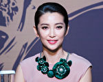 李冰冰携父母瑞士戴对戒 见证最美爱情的样子