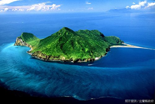 「龜山島」最迷人的魅力是在不同的位置、氣候、潮汐觀賞龜山島，都有不同的景觀變化。（宜蘭縣政府提供）