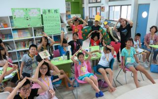 中華點亮生命教育協會在宜蘭市新生國小帶領的四天四夜親子營隊。（宜蘭市民代表游國良提供）