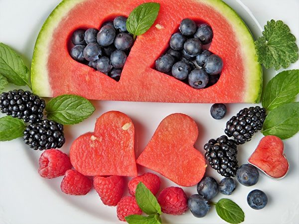夏天吃西瓜对身体的好处多多。(Pixabay)