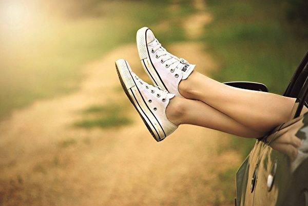 16岁少女人生第一次要除腿毛，爸爸开始时不同意她这样做。(Pixabay)