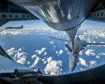 美战略轰炸机抵近朝鲜领空 F-15C战机护驾