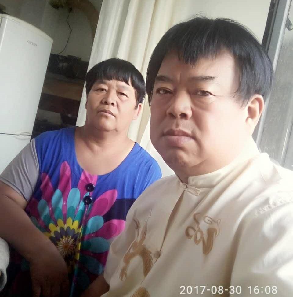家园被抢,为了活命全家到北京过着乞丐般的生活。(向峰提供)