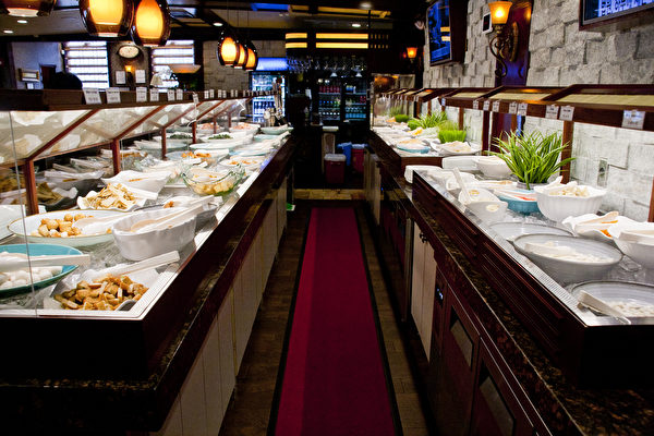 Koryeo Shabu Shabu 高丽火锅 店90多种食材，无限量享用。（餐厅提供） 
