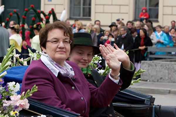慕尼黑第三市長Christine Strobl（左）（黃芩／大紀元）