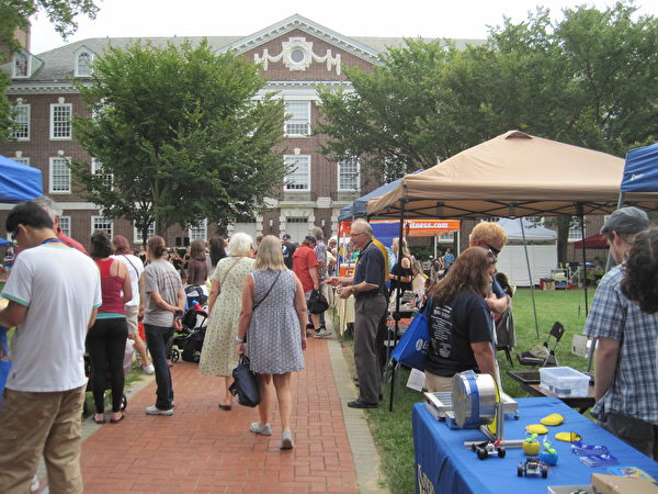  9月17日，在德拉華大學（University of Delaware）校園內舉辦的「紐瓦克社區日」活动丰富多彩。(楊茜/大紀元)