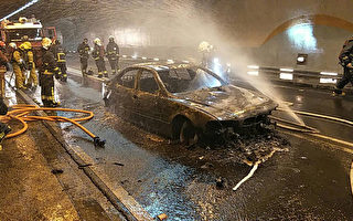 台生開BMW出遊 進雪隧爆胎火燒車剩骨架