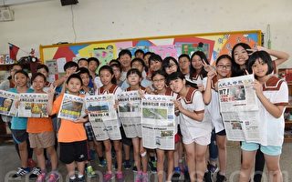 六年六班師生愛讀大紀元時報。（李晴玳／大紀元）
