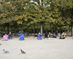 堅持在盧森堡公園煉功 法國法輪功學員談感受