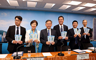政府公布提升香港食水安全行动计划，年底起水务署将每年抽验约670户的食水，若有超标会通知有关用户。（李逸／大纪元）