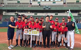 台中市金龙杯全国青少棒菁英赛4日下午5时在台体大棒球场举行开幕典礼。（张廖万坚立委办公室提供）