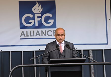 9月1日，南澳工業城市懷亞拉為迎接GFG Alliance執行主席古普塔（Sanjeev Gupta）和他的團隊舉行了集會和遊行。圖為古普塔在歡迎儀式上發表演講。（劉珍/大紀元）