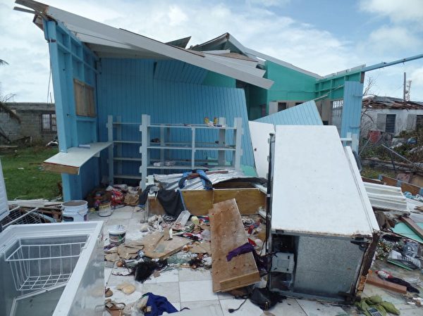 安巴國房屋遭到颶風艾瑪嚴重損毀。（ AFP PHOTO / Gemma HANDY）