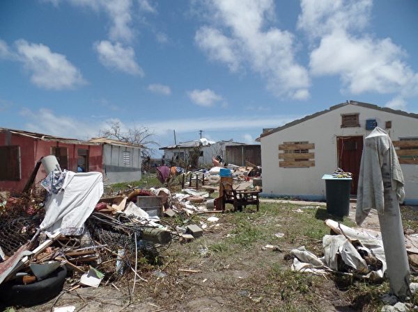安巴国房屋遭到飓风艾玛严重损毁。（ AFP PHOTO / Gemma HANDY）