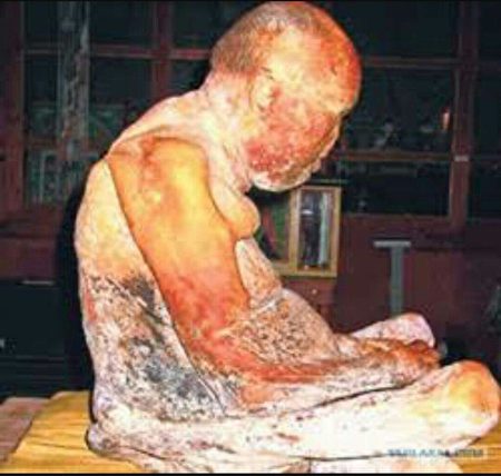 寒波喇嘛肉身下葬七十五年后不腐。（维基百科共有领域）2017920-Itigelov3