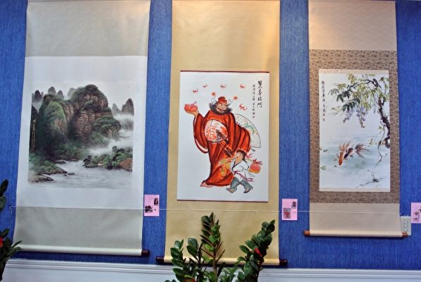 馬水城老師指導下的基隆市長青書畫會,鼓勵年輕人深造,左圖為許素涵考上台藝大兩年後的作品之一。(周美晴/大紀元)