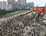四川划新区消息引民愤 数万民众抗议爆冲突