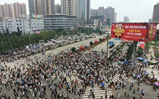 四川划新区消息引民愤 数万民众抗议爆冲突